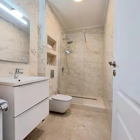 Youvis Apartament *